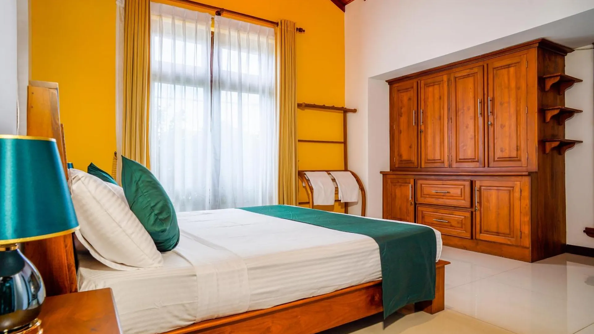 Leo By Panthera Negombo Tatil Evi